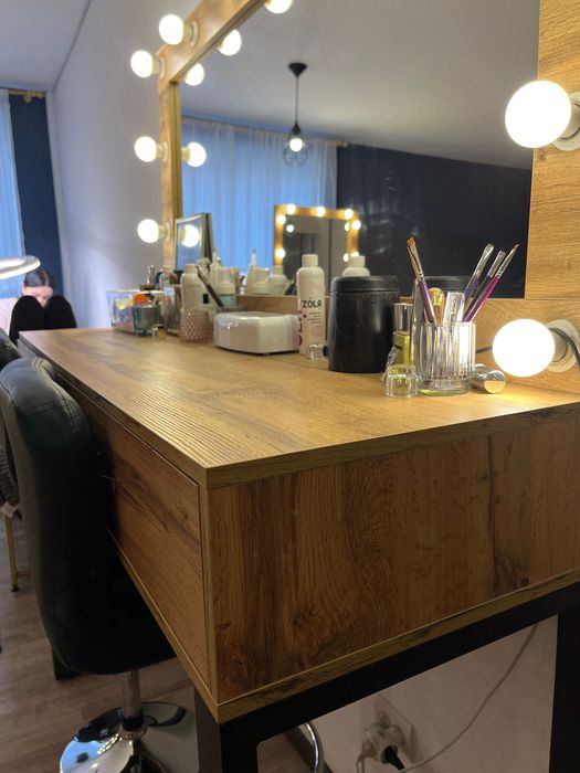 Візажний столик для б‘юті майстрів