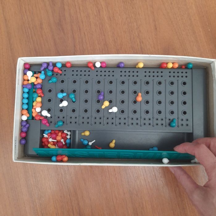 Jogo Mastermind em bom estado