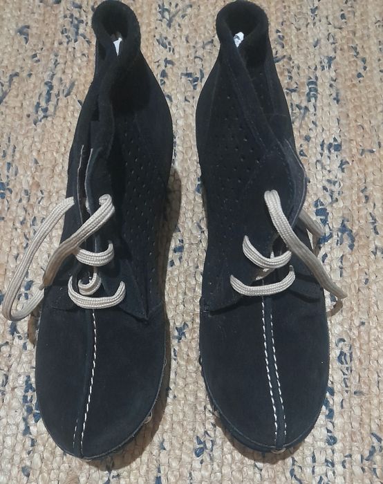 Botas pretas novas em pele 38