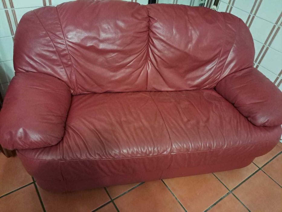 Sofás em pele bom estado