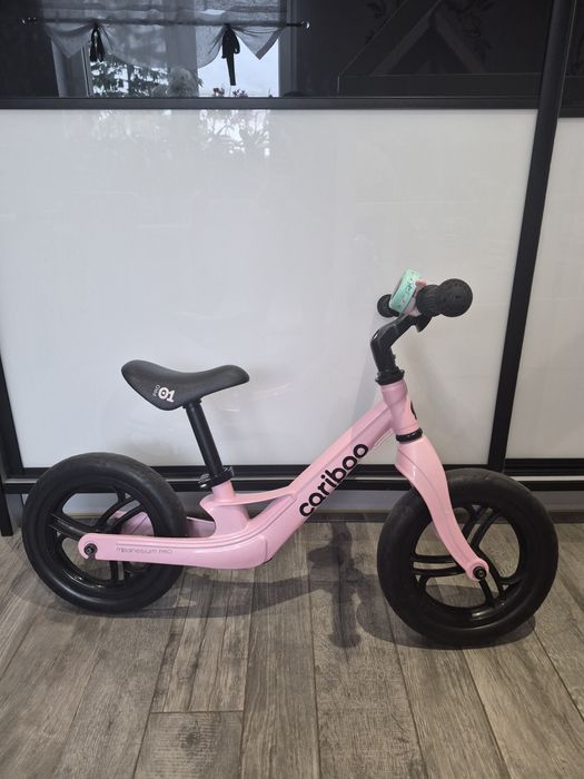 Rowerek biegowy Cariboo różowy + akcesoria