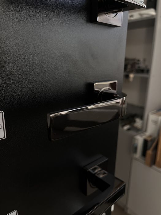 Ручка чорна до міжкімнатних дверей