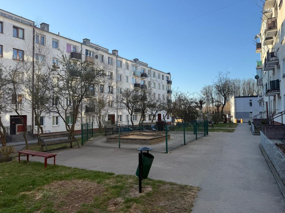 2piętro, 2 pokoje, balkon, do remontu