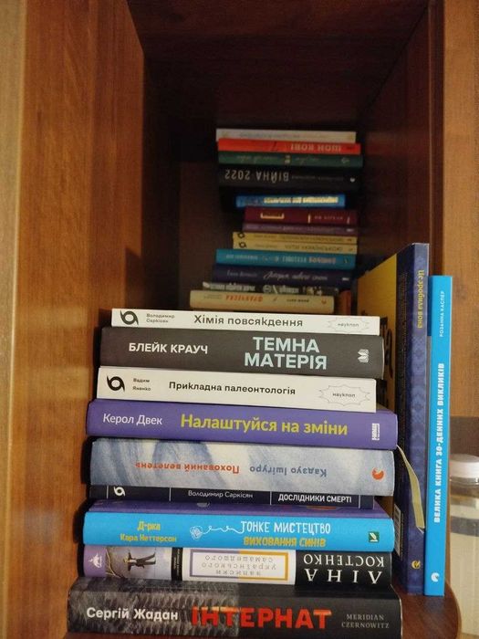 Продам книжки різних жанрів, комплектом (92 книги)