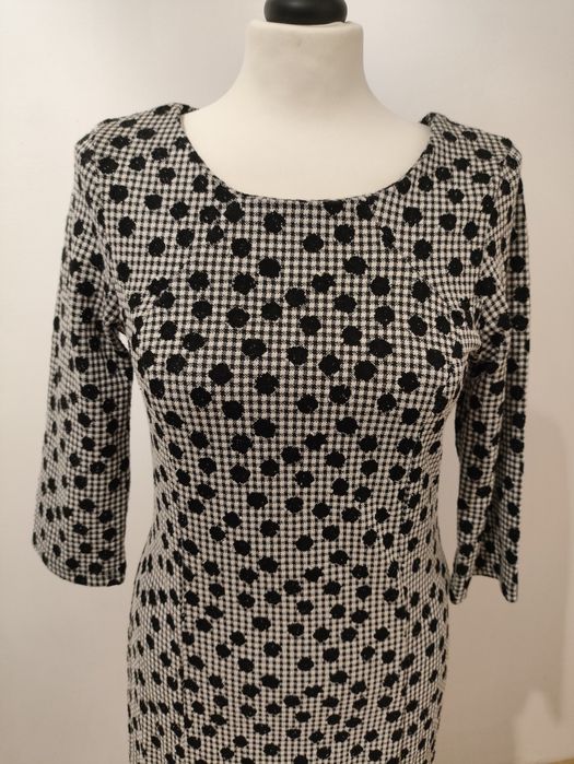 Sukienka długi rękaw róże 38