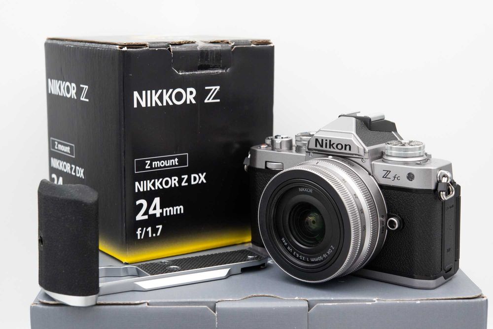 Nikon Z fc Kit Completo com 3 Lentes, Grip e Caixas Originais - Estado Imaculado