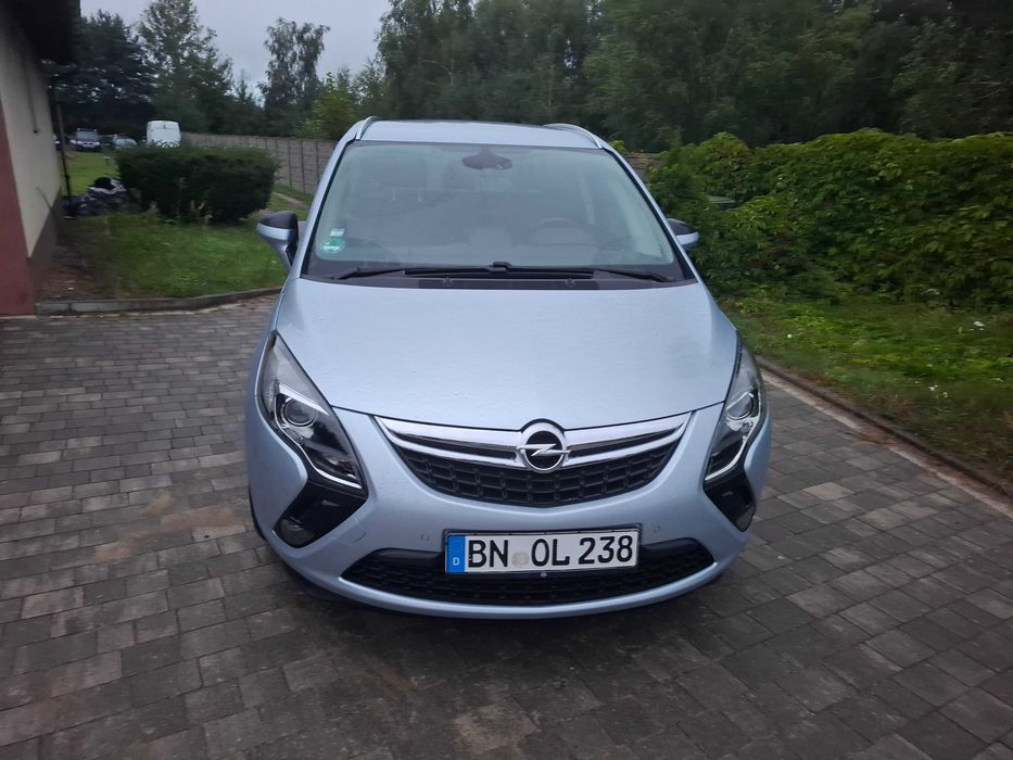 Opel Zafira Tourer malutki przebieg