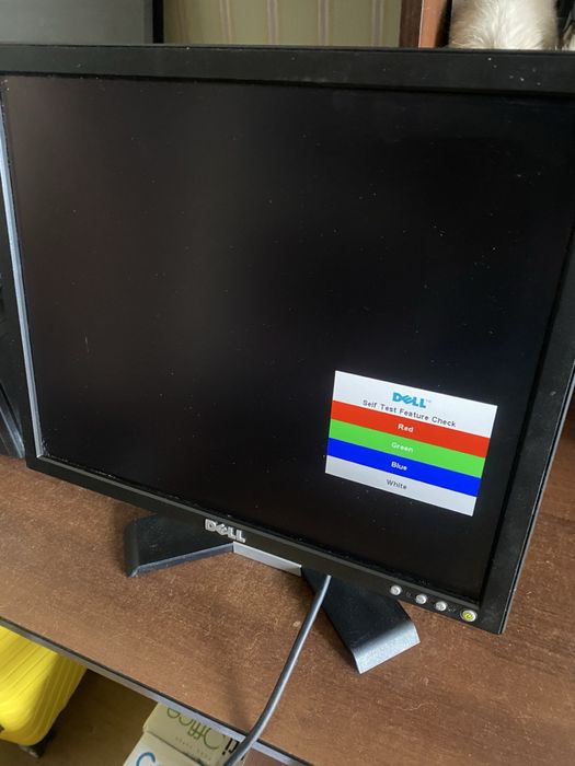 Монитор Dell диагрналь17