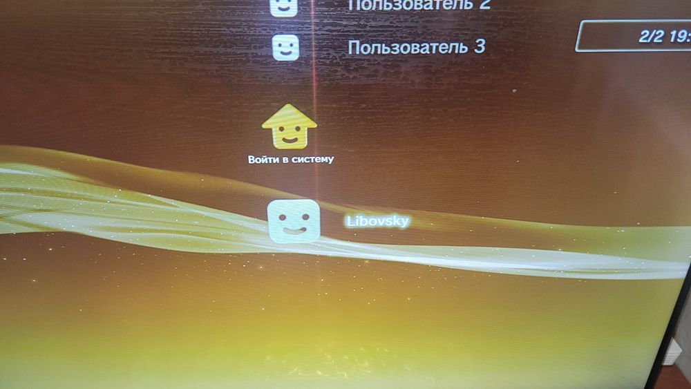 Продам Ps3 рабочую но без джойстика