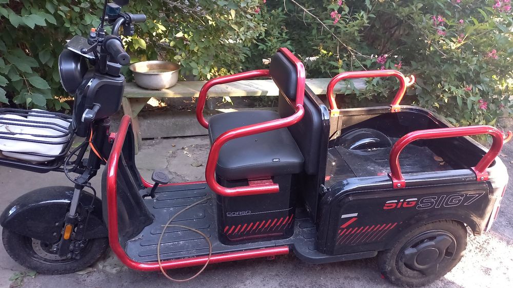 Электроскутер трицикл  SIG77