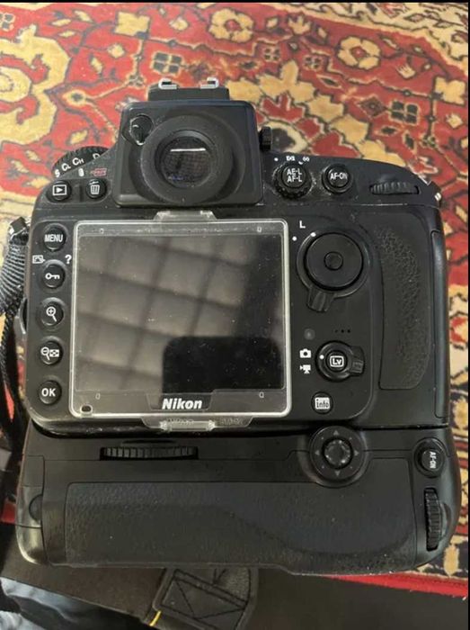 Nikon D800 + Battery Grip (MB-D12)