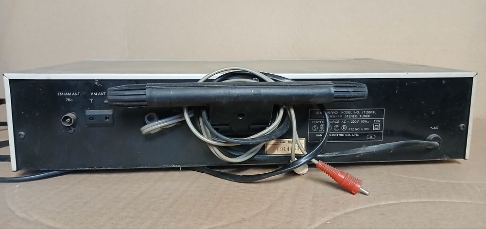 Vintage/retro tuner radiowy SANYO JT 2003L,  lata 80"