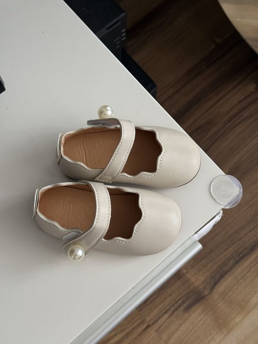 Туфлі з перлинами (нові) розмір 21