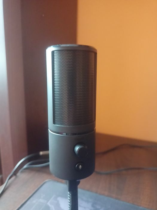 Mikrofon Razer seiren emote