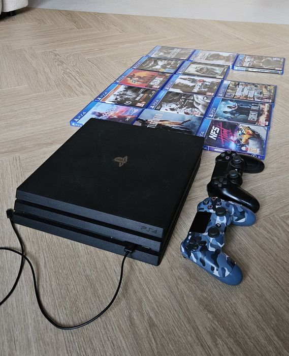 PS4 PRO  1TB + 2 pady + popularne gry