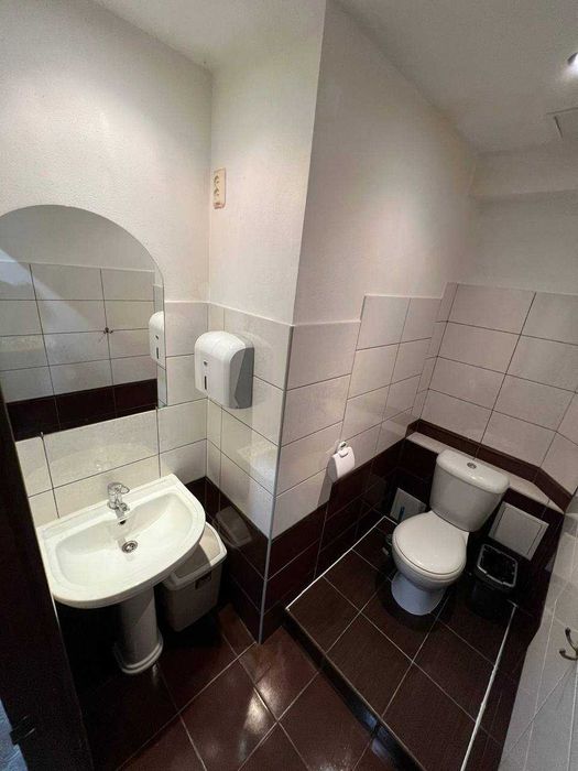 Продається комерційне приміщення