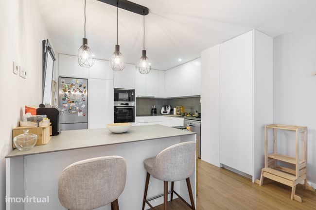 Apartamento T3 Semi-novo com Varandas em Real, Braga