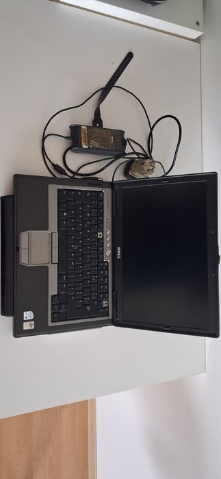 Laptop Dell D620 uszkodzony bez dysku z zasilaczem.