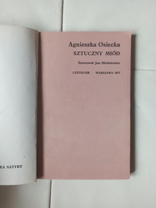 Osiecka sztuczny miód, ilustrował Młodożeniec