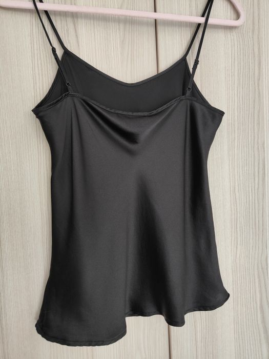 Lovli Silk M elegancki czarny jedwabny top na ramiączkach
