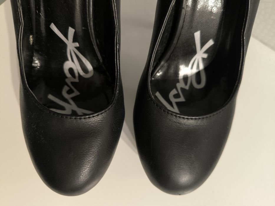 Nowe skórzane szpilki Kayla r.38 koturny