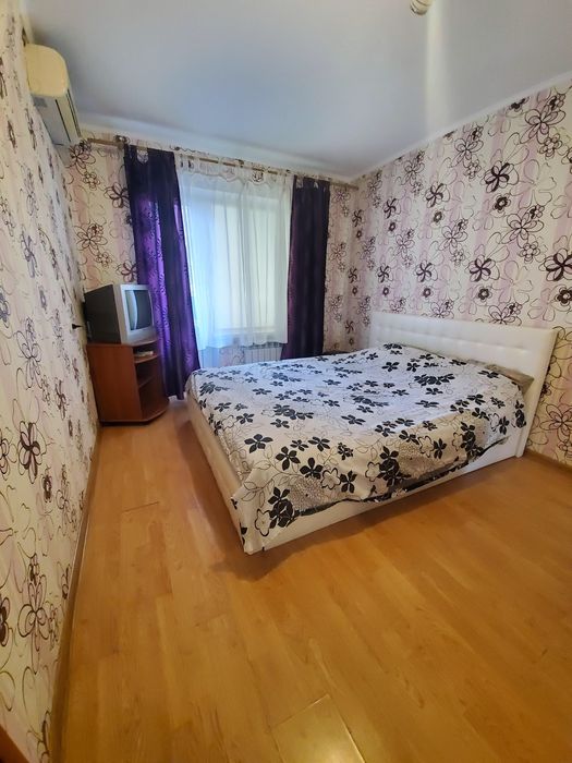 Посуточно уютная квартира возле метро Героев Днепра. Оболонь.