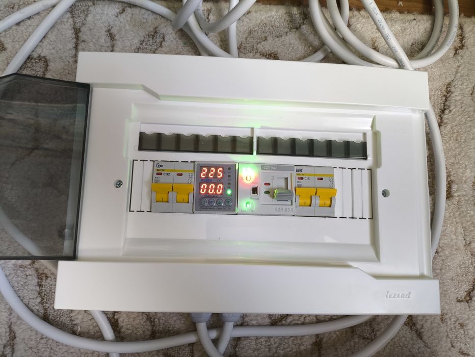 АВР щіток вводу резерву Tomzn/Geya