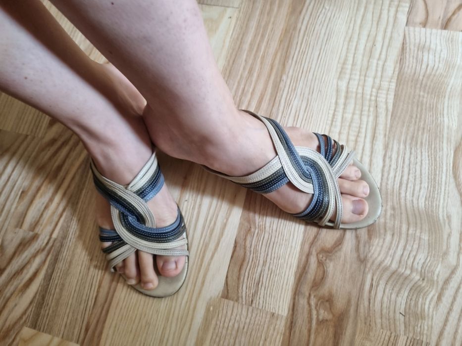 Niebieskie klapki 40