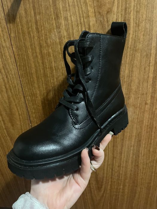 Продам осінні черевики  36 розмір нові