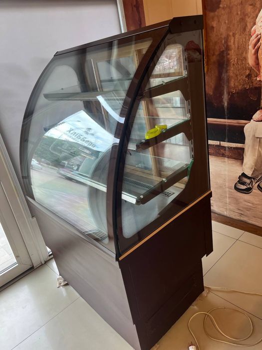 Продається кондитерська вітрина в чудовому стані