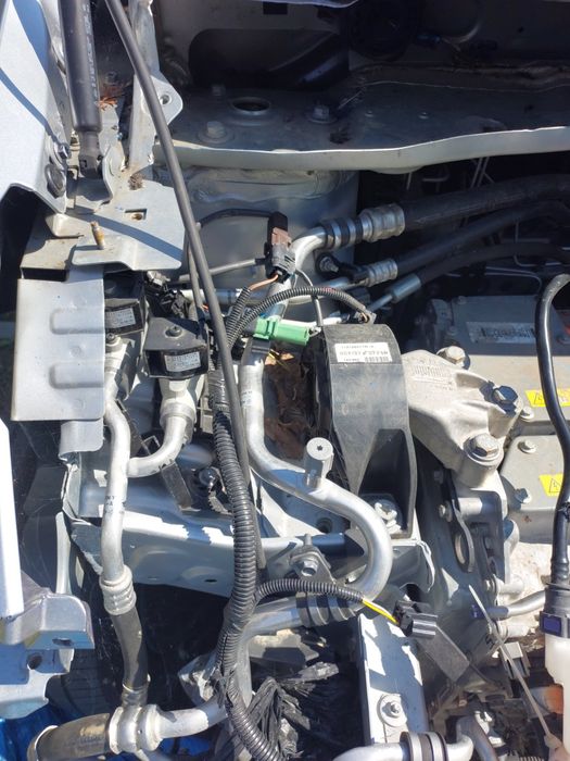 Батарея 52кв. на Рено Зоє  та інші запчастини