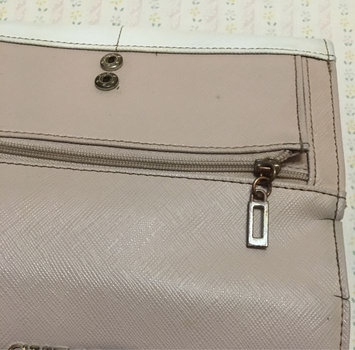 Carteira Bege da Guess