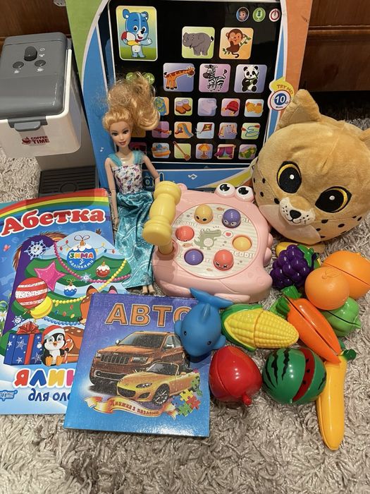 Лот іграшків дитячих