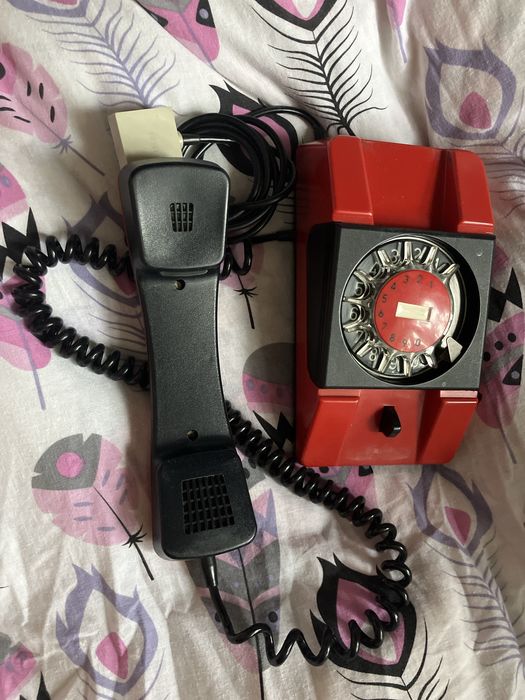 Czerwony telefon analogowy tatczą lata 90 Telkom Bratek a271 Heweliusz