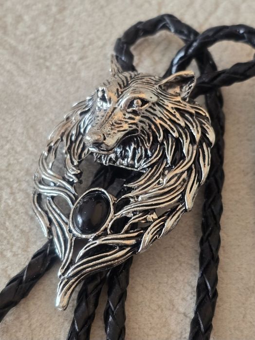 Bolo krawatnik myśliwski WILK Canis Lupus.