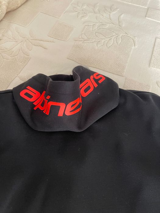 Casaco mota Alpinsetars com capucho estilo Moletom.