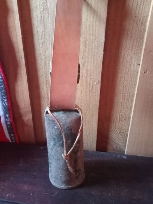 Chocalho com fita em pele