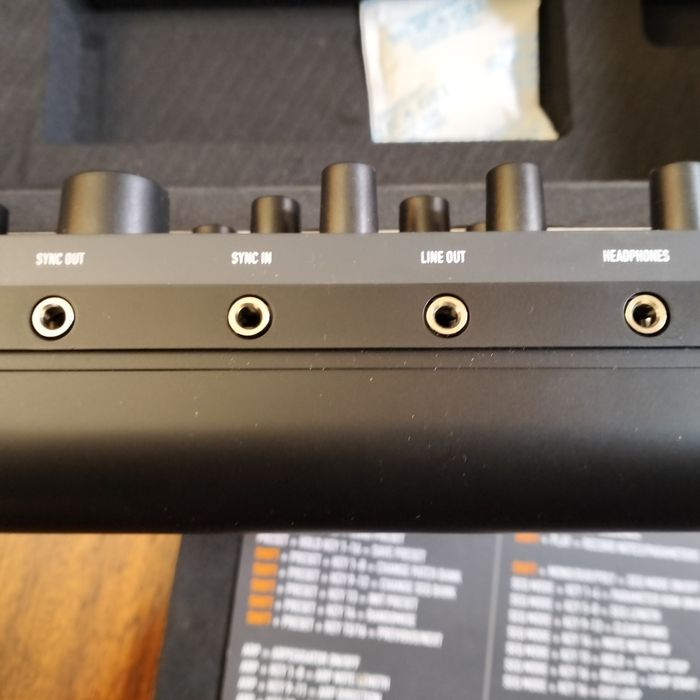 Sintetizador Skulpt modal novinho em folha com muito pouco uso