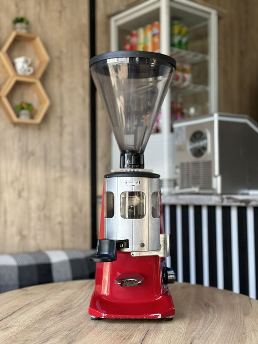 Кавомолка червона італійська автоматична Mazzer Meste luigi