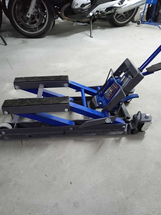 Macaco, Elevador hidráulico de 680kg para manutenção. Usado uma vez.