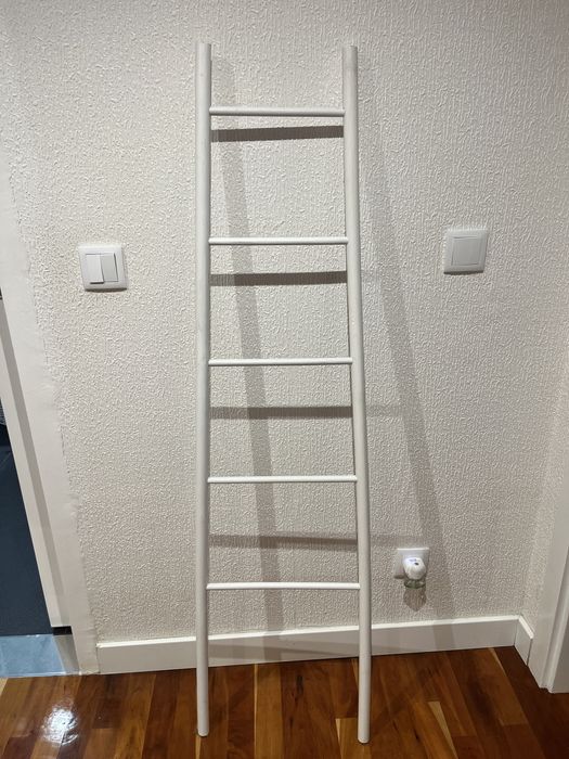 Toalheiro em madeira