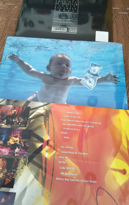 Nirvana 
Umplugged 
Pearl Jam 
Ten 
Selados
45€