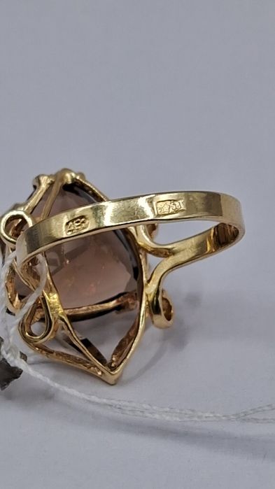 Золота каблучка з діамантами