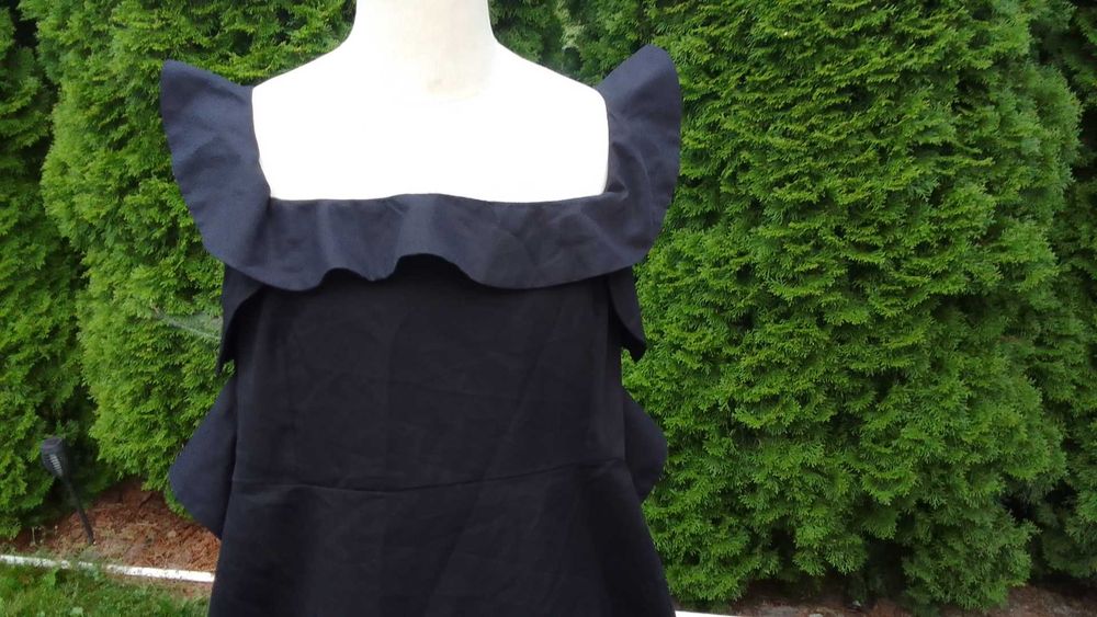 Bluzka NOWA rozmiar 50 z falbanami