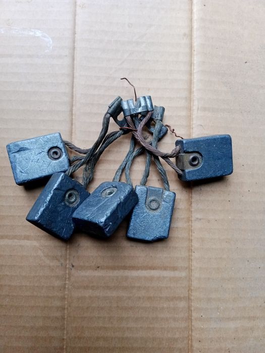 Продам графічні щітки.