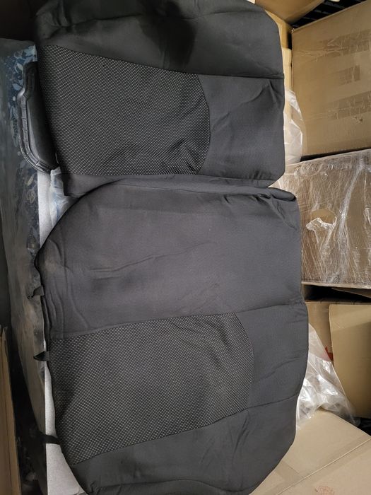 Чохли універсальні на задній ряд з підголовниками.