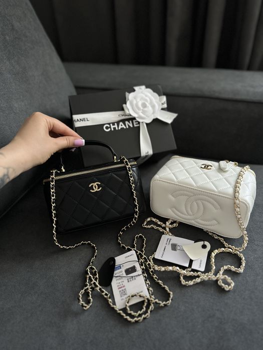 Сумка chanel шкіряна бочонок, чорний та білий шанель lambskin