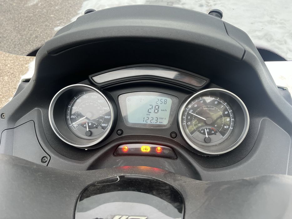 Piaggio mp3 300ie  kat. B abs asr