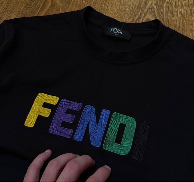 Футболка от Fendi