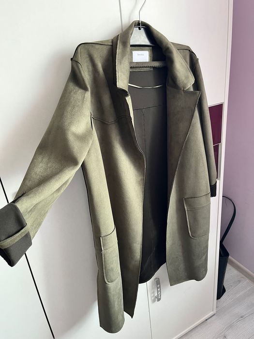 Narzuta/płaszcz zamszowy Bershka